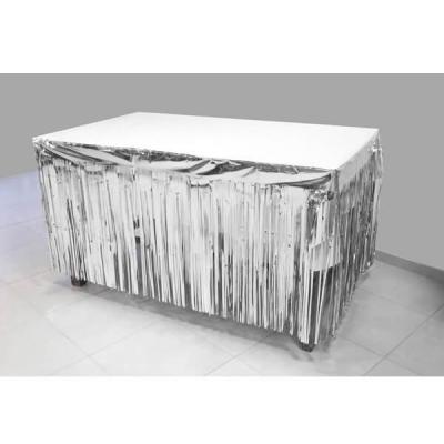 Decoration de table avec jupon argent metallise et ses franges