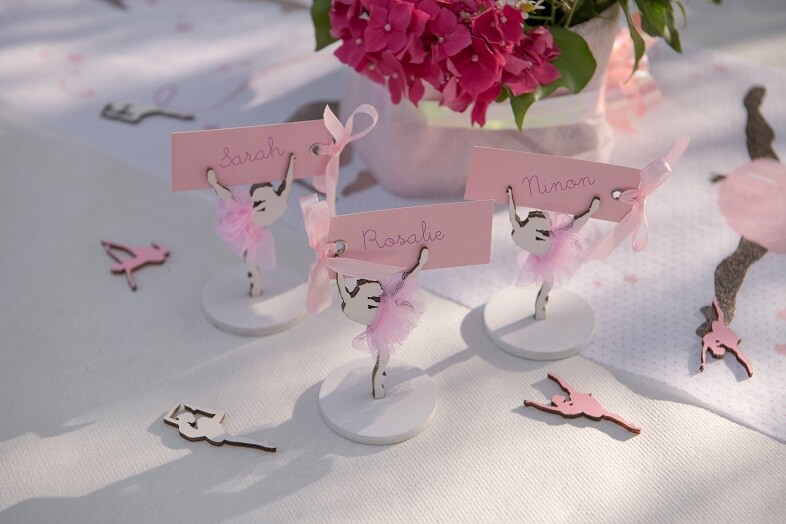 Decoration de table avec marque place rose