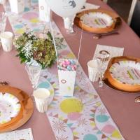 Decoration de table avec nappe rose pale