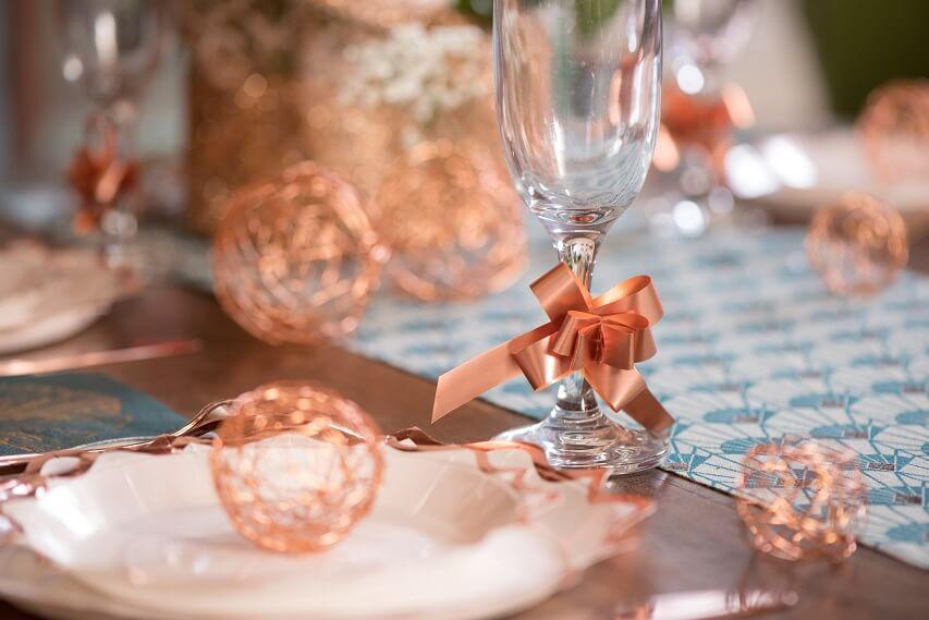 Decoration de table avec noeud automatique rose gold