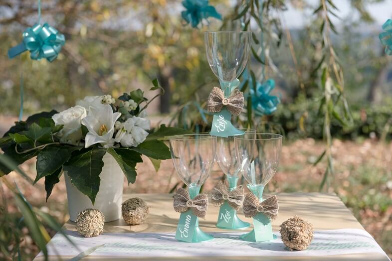 Decoration de table avec noeud en dentelle et en jute