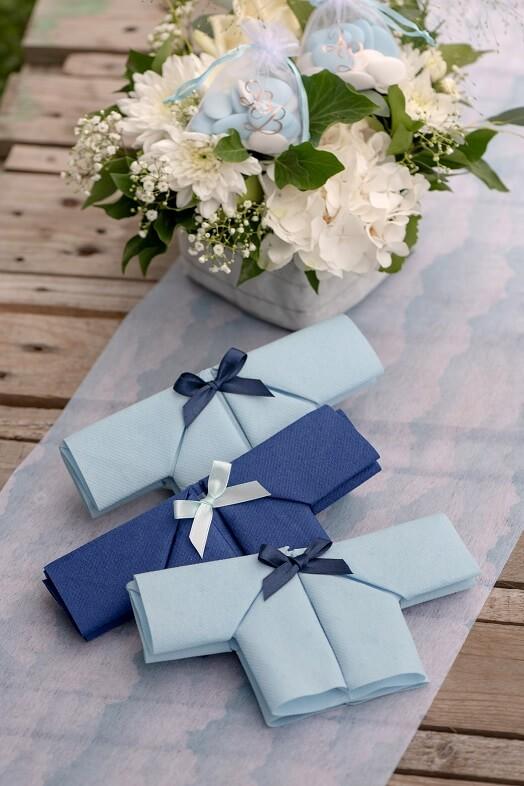 Decoration de table avec serviette airlaid bleu royal