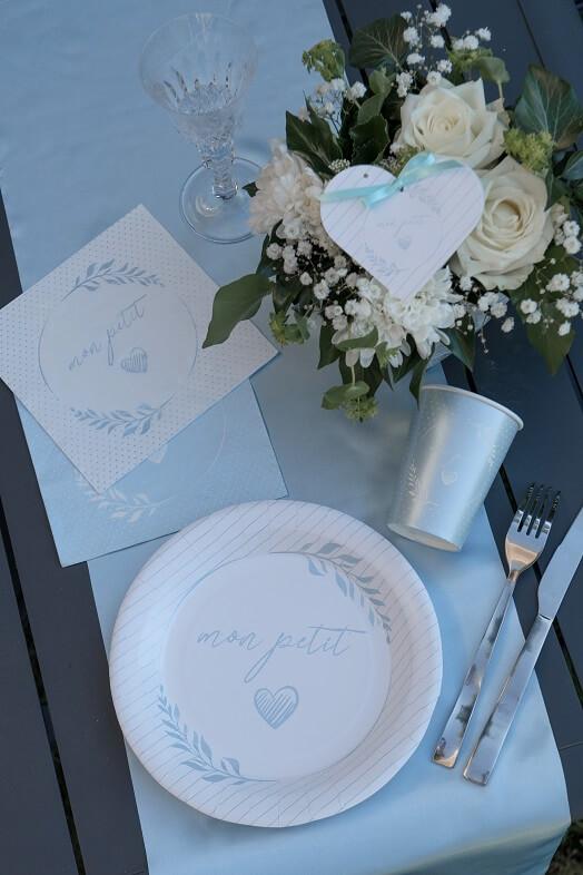 Decoration de table avec serviette baby shower bapteme bleu ciel