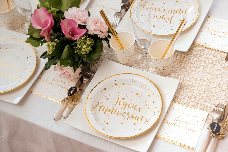 Table Anniversaire Or et Blanc - Fêter & recevoir