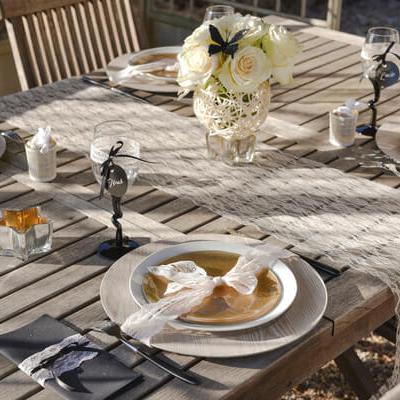 Decoration de table dentelle doree