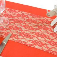 Decoration de table dentelle rouge