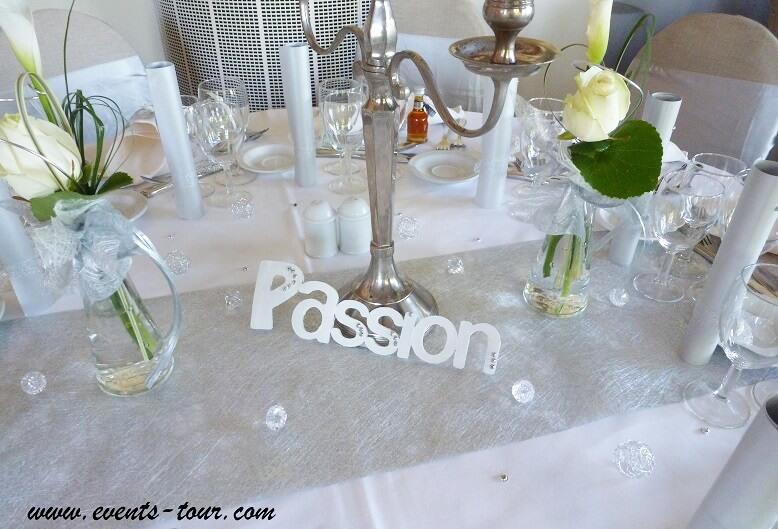 Decoration de table elegante avec boule de rotin metal argent
