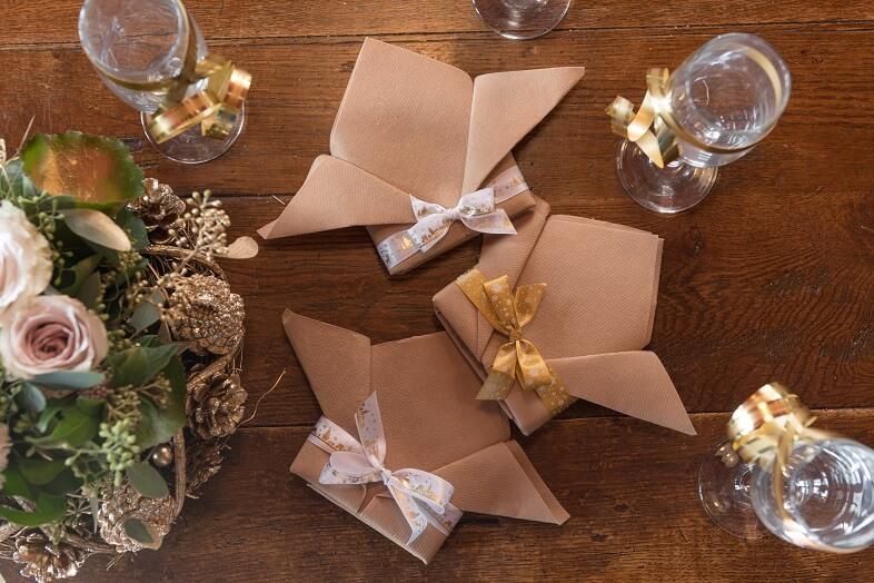 Decoration de table elegante avec serviette airlaid naturel