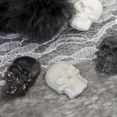 Décoration de table Halloween avec crâne noir et blanc en résine (x8) REF/DEK0495