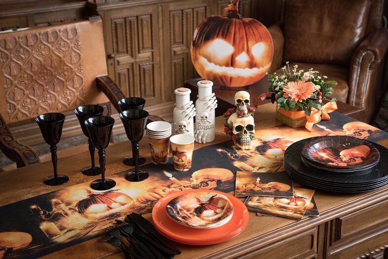 Decoration de table halloween crane et citrouille