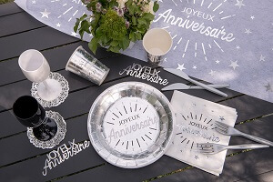 Decoration de table joyeux anniversaire argent et blanc