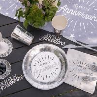 Decoration de table joyeux anniversaire blanc et argent metallique avec assiette