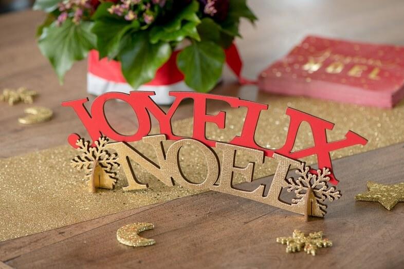 Decoration de table lettre en bois joyeux noel rouge et or