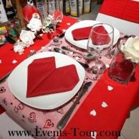 Decoration de table mariage avec coeur en bois blanc