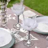 Decoration de table mariage avec petale de rose argent