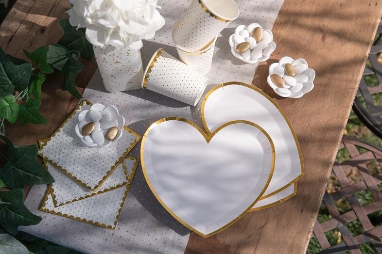 Decoration de table mariage coeur blanc et or avec assiette