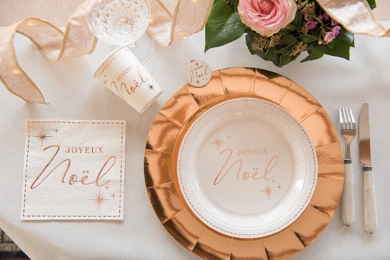 Decoration de table noel avec gobelet blanc et rose gold