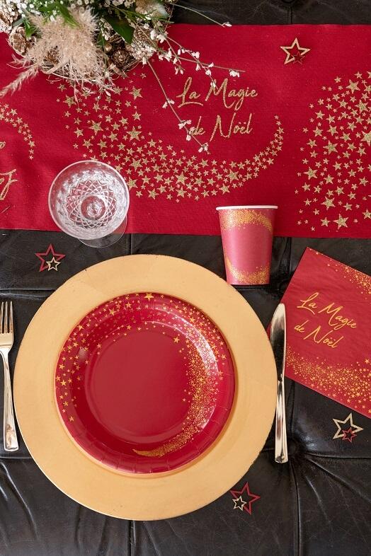 Decoration de table noel avec serviette rouge dore or