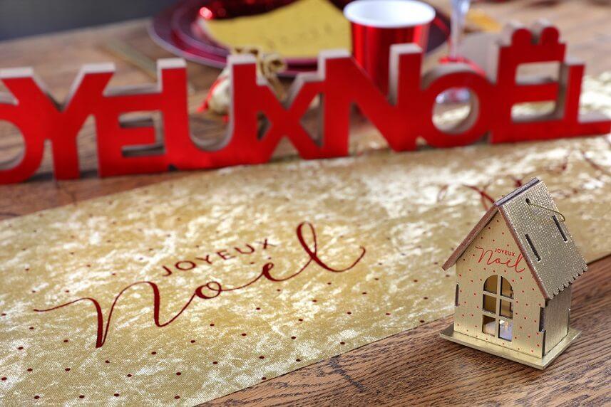Decoration de table noel dore et rouge en velours
