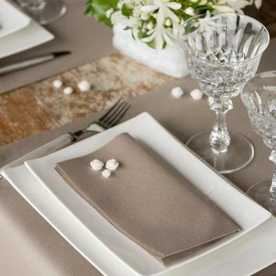 Decoration serviette de table airlaid taupe