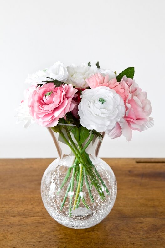 Decoration de vase arrondi avec verre craquele