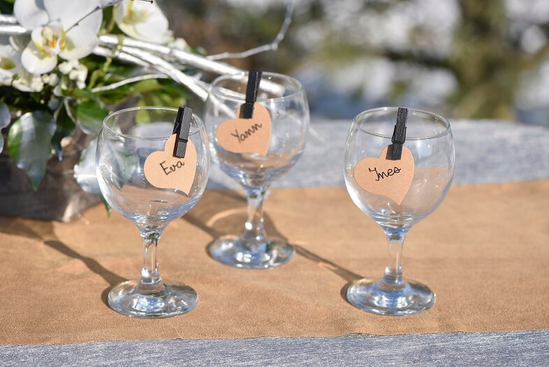 Decoration de verre avec marque place coeur mariage