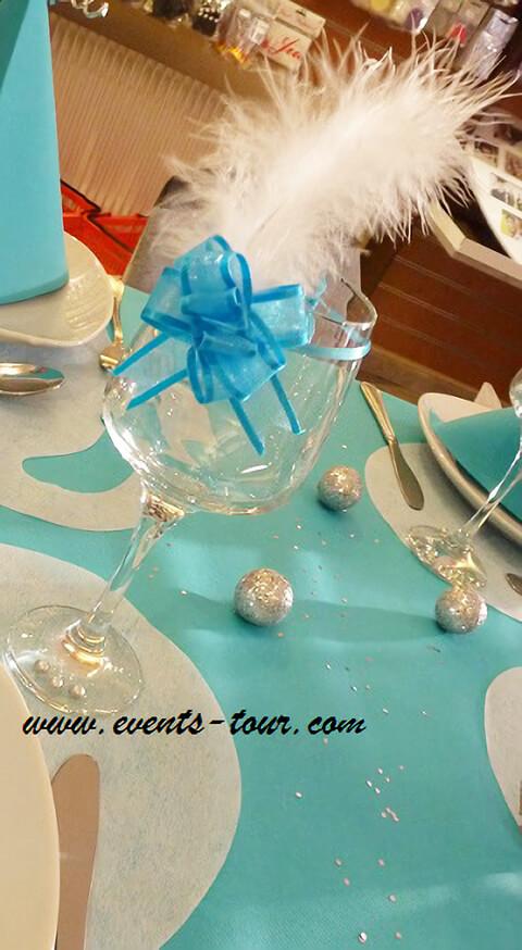 Decoration de verre avec noeud automatique elegant bleu turquoise