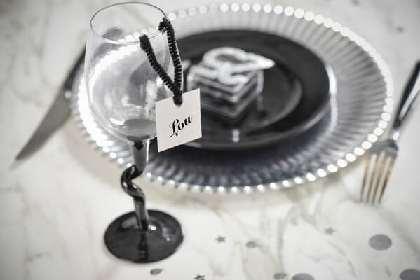 Decoration de verre fil noir