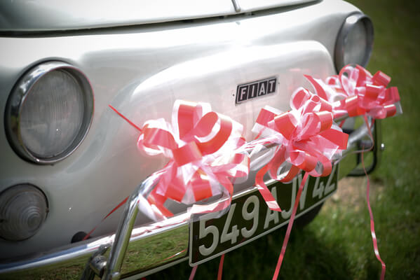 Decoration de voiture mariage rouge
