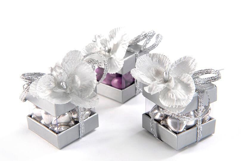 Decoration dragee avec ruban argent