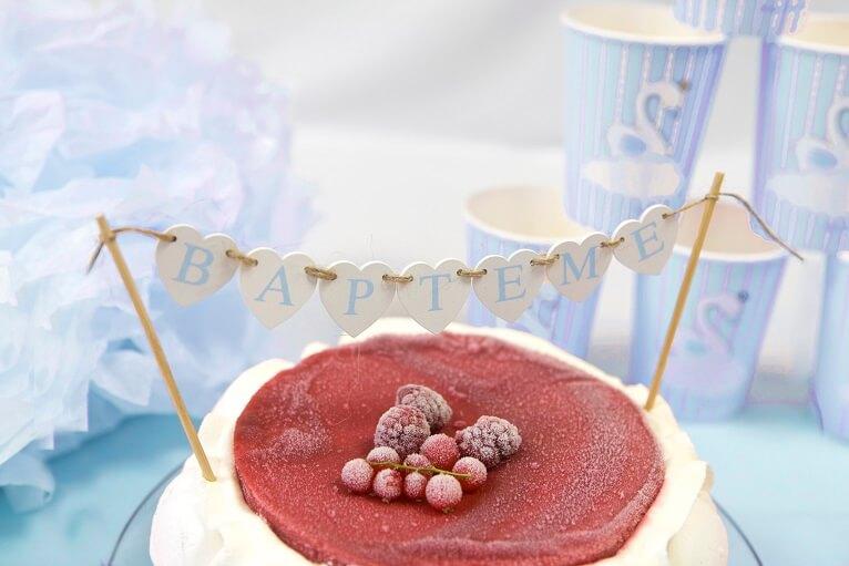 Decoration gateau bleu ciel bapteme en bois