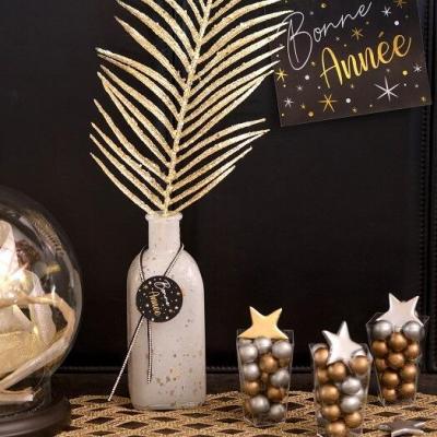 Decoration de salle nouvel an horloge avec guirlande noire