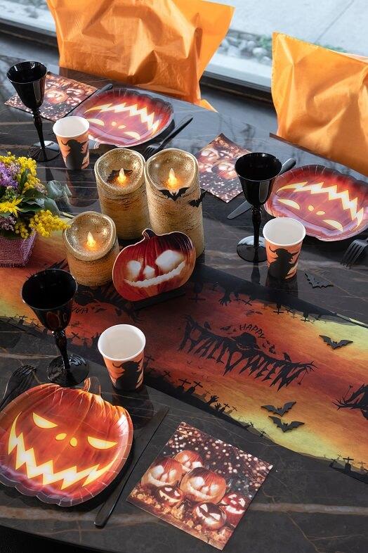 Decoration halloween avec assiette citrouille