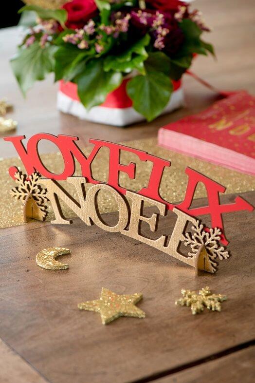 Decoration lettre en bois joyeux noel rouge et or
