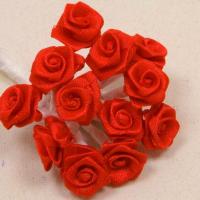 Decoration mini rose rouge en tissu satin