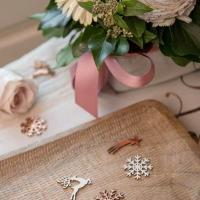 Decoration noel a parsemer blanc et rose gold en bois