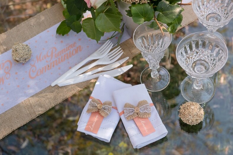 Decoration noeud en dentelle et en jute