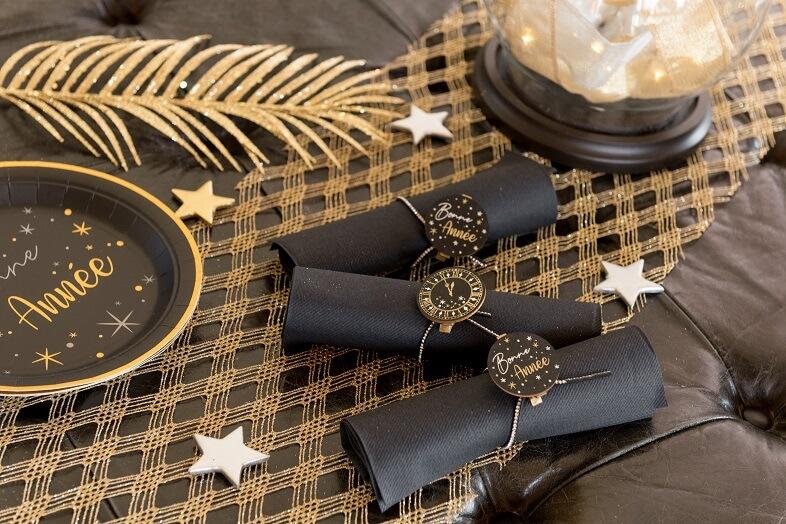 Decoration nouvel an avec serviette de table airlaid noire