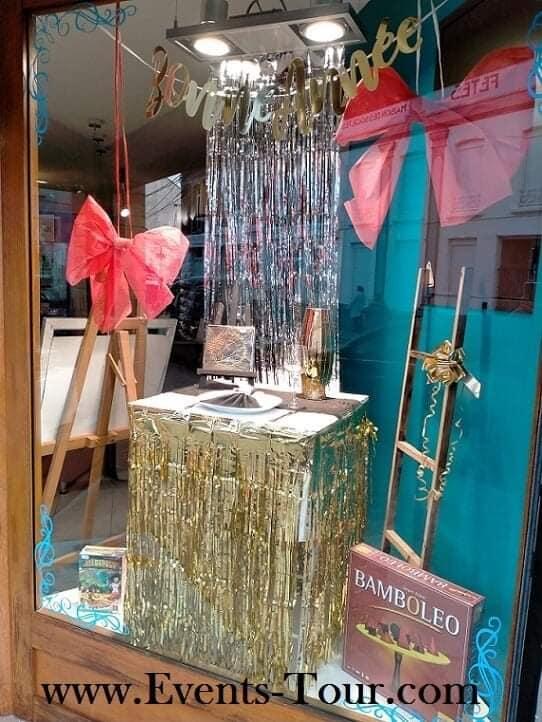 Decoration rideau de porte avec des franges argentes metallises