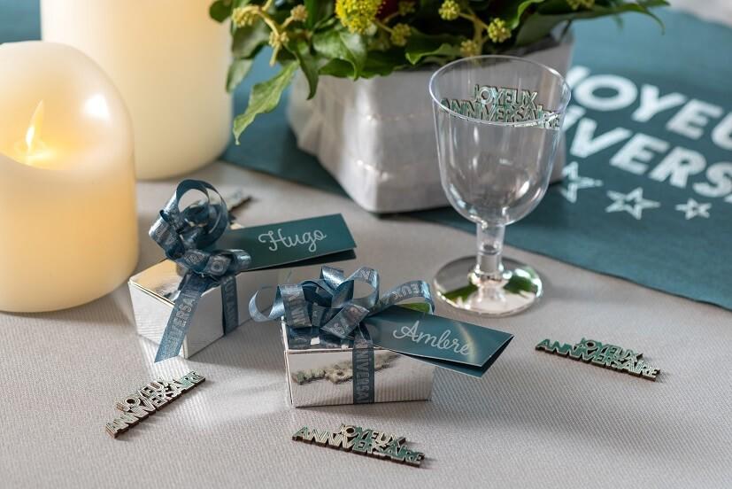 Decoration ruban bolduc anniversaire bleu canard et argent