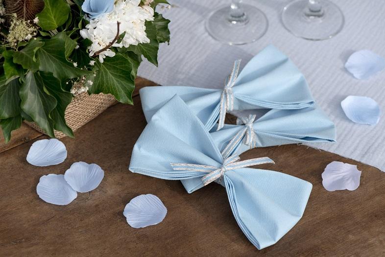 Decoration serviette de table bleu ciel airlaid