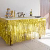 Decoration table aperitif avec jupon dore a frange