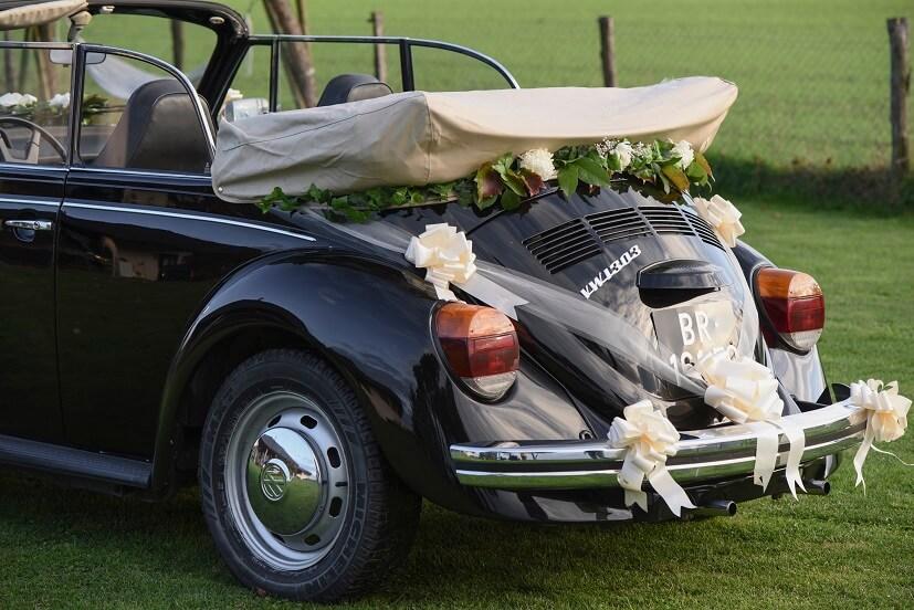 Decoration voiture mariage beige elegant avec noeud automatique