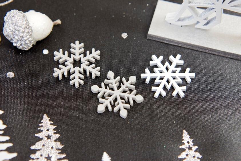 Dek0162 decoration de table confettis en bois flocon argent et blanc