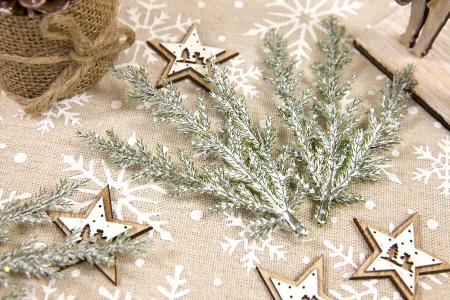 Dek0364 decoration de noel branche de cypres artificielle vert enneigee