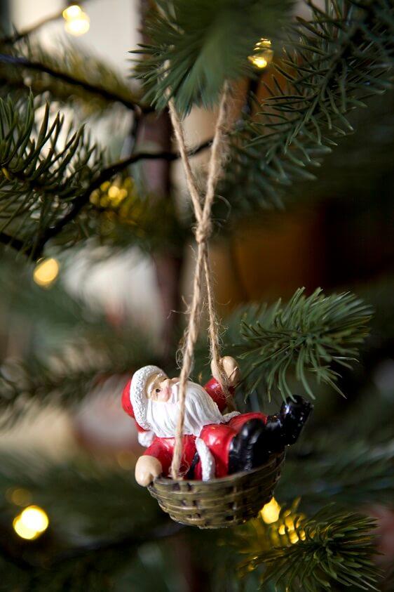 Dek0586 suspension decorative pere noel dans un panier