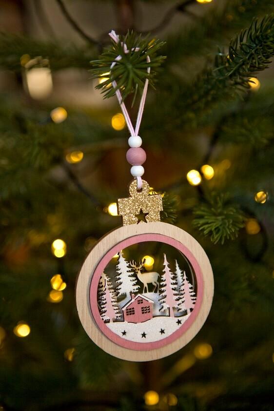 Dek0636 decoration sapins suspension rose village de noel
