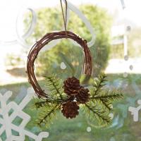 Dek0658 decoration couronne bois pomme de pin et eucalyptus