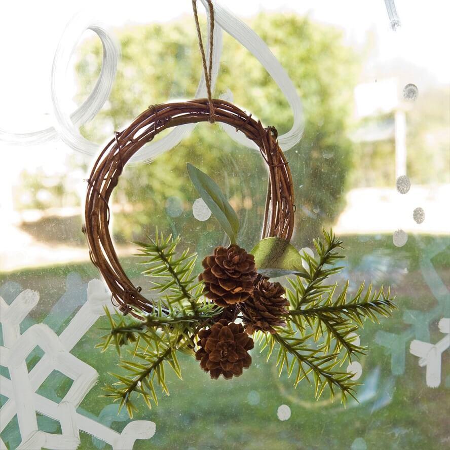 Dek0658 decoration couronne bois pomme de pin et eucalyptus