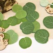 40 Feuilles d'Eucalyptus vertes en 2 tailles en tissu pour décoration de table nature REF/DEK0692